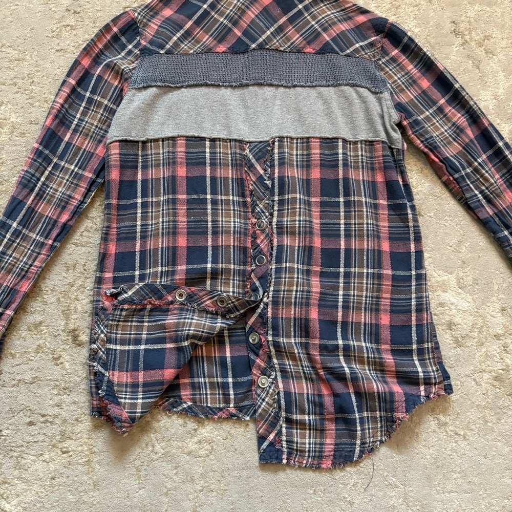 Girl Krazy Women’s Plaid Long Sleeve Button Down Raw Edge Shirt Size Small - Picture 14 of 16